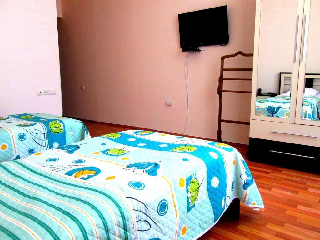 Max Comfort Hotel Kutaisi Oda fotoğraf