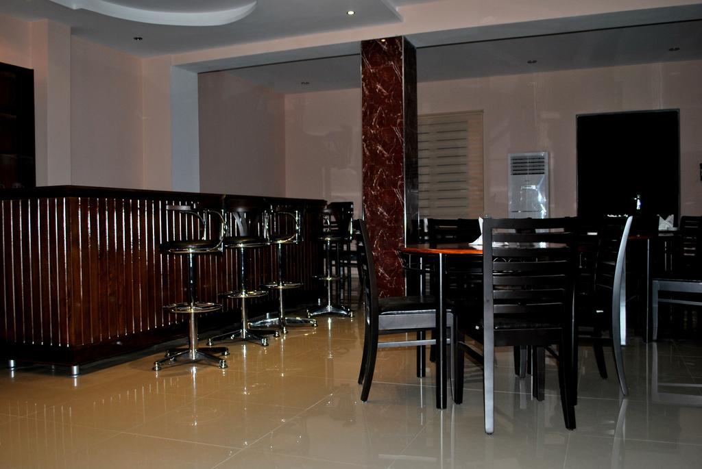 Max Comfort Hotel Kutaisi Dış mekan fotoğraf