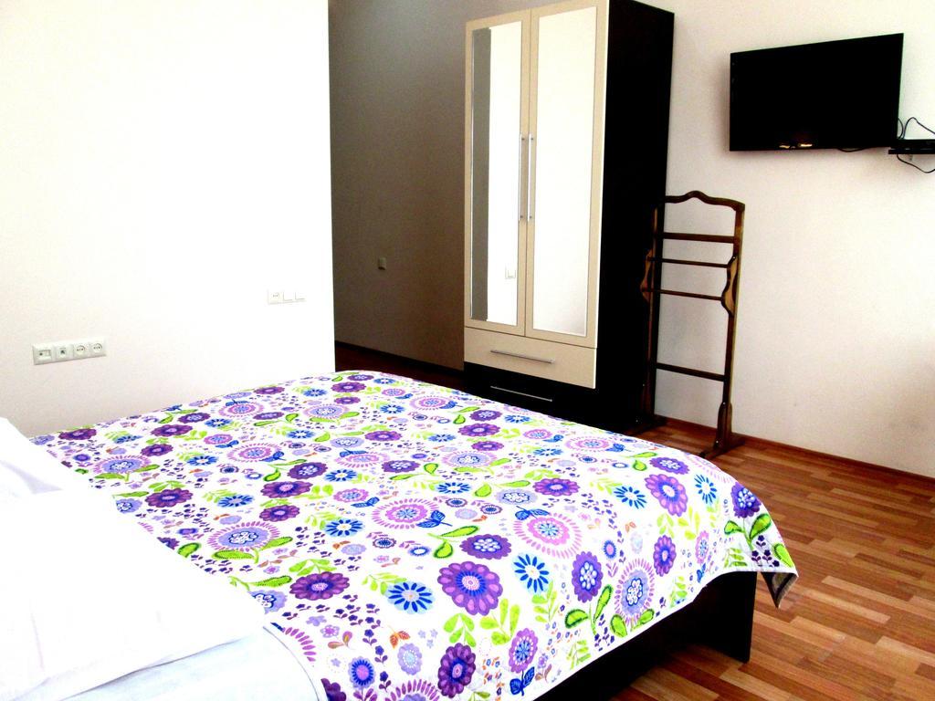 Max Comfort Hotel Kutaisi Oda fotoğraf
