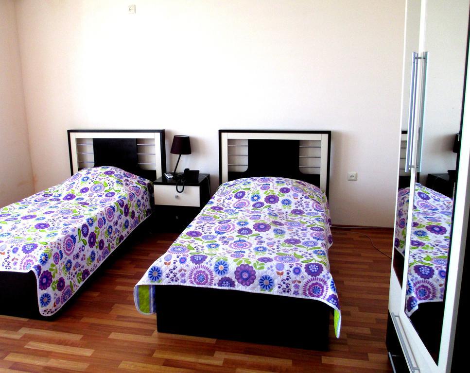 Max Comfort Hotel Kutaisi Oda fotoğraf