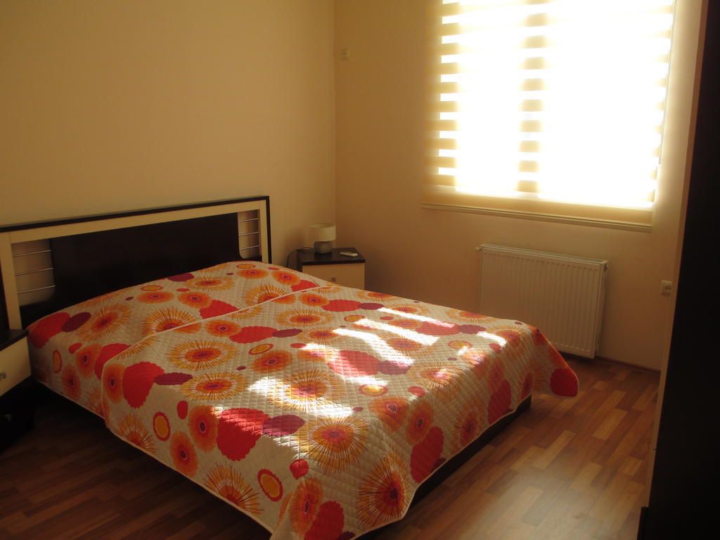 Max Comfort Hotel Kutaisi Oda fotoğraf