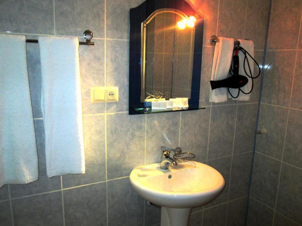 Max Comfort Hotel Kutaisi Dış mekan fotoğraf